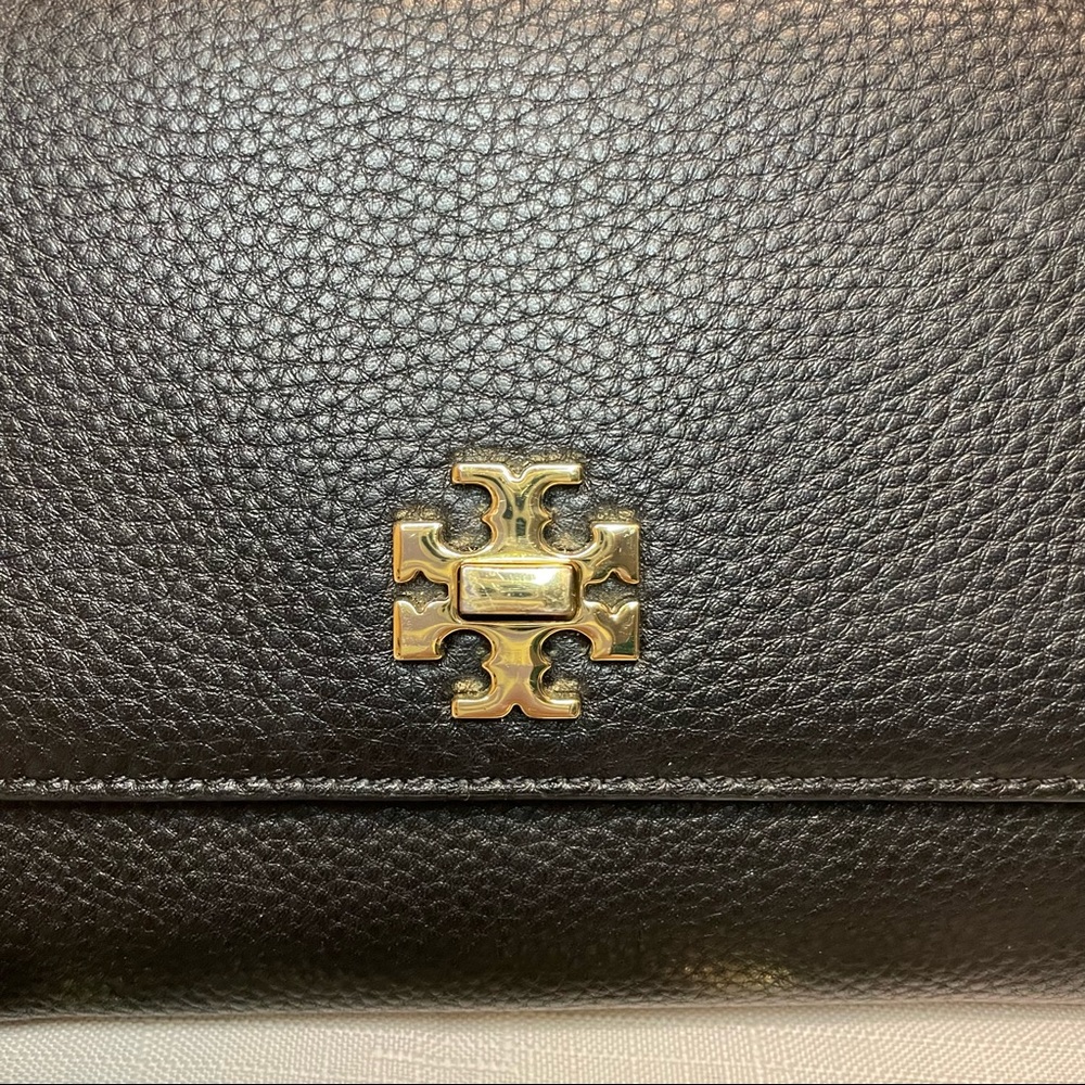 Tory Burch Pebbled Leather crossbody flap wallet - Picture 2 of 5